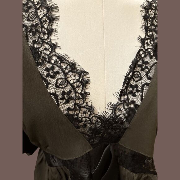 Disturbia Mortuary Lace Button-Up Midi Dress in Tea Leaf – Size 16 NWT - Picture 4 of 7